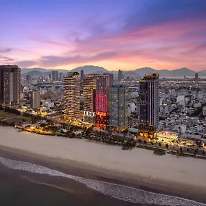 https://radisson-red-danang.hotelsofhoian.com