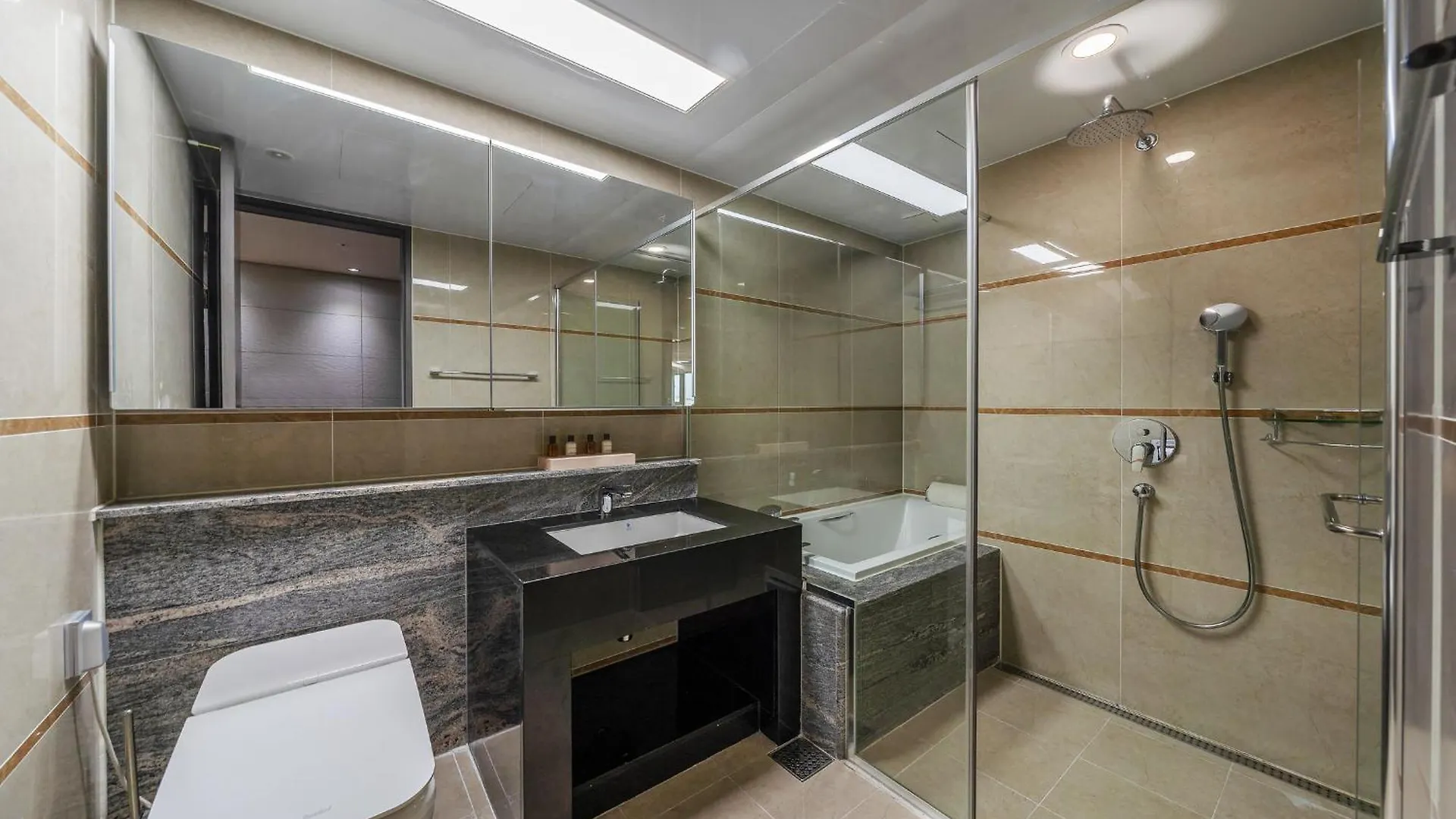 Busan Station Booking The Bay 4*,